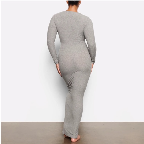 SKIMS SOFT LOUNGE LONG SLEEVE DRESS HEATHER GREY - Picture 9 of 11